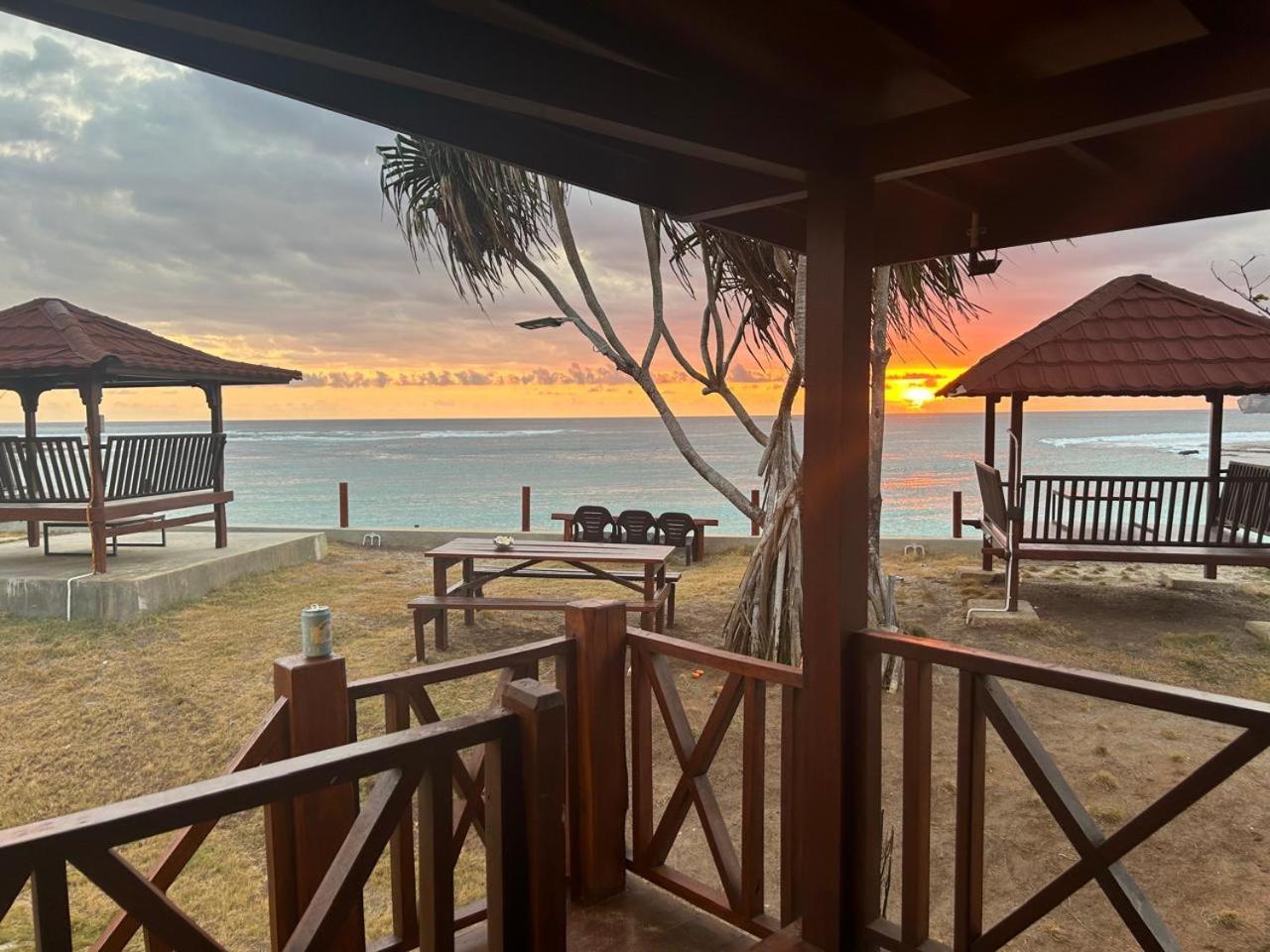Mama Nings Beach Hotel Sekongkang Zewnętrze zdjęcie