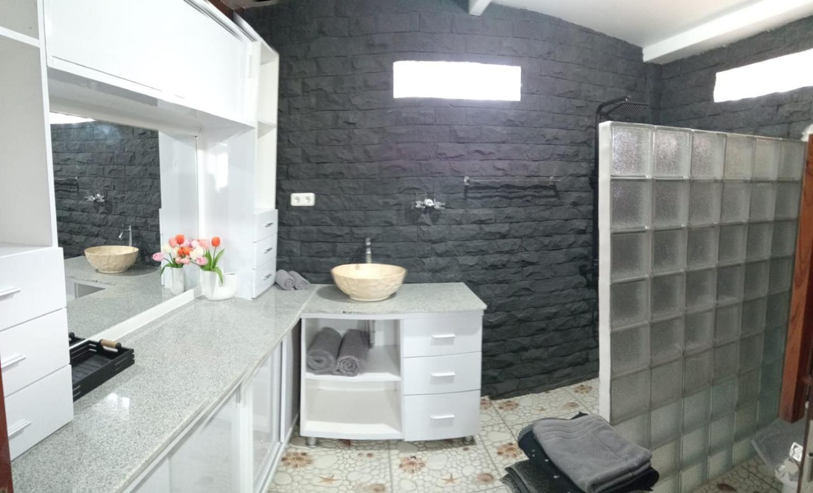Mama Nings Beach Hotel Sekongkang Zewnętrze zdjęcie