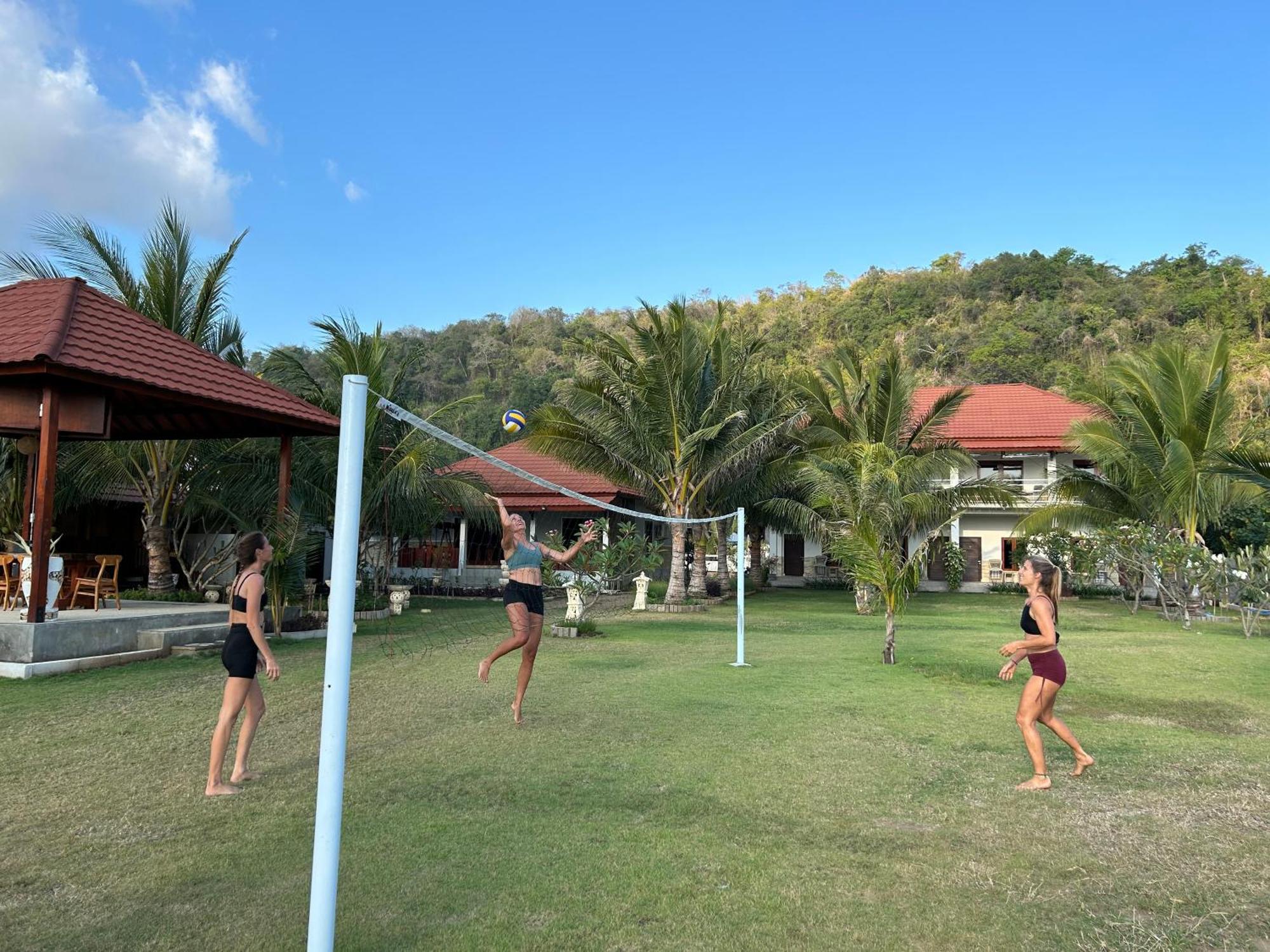 Mama Nings Beach Hotel Sekongkang Zewnętrze zdjęcie