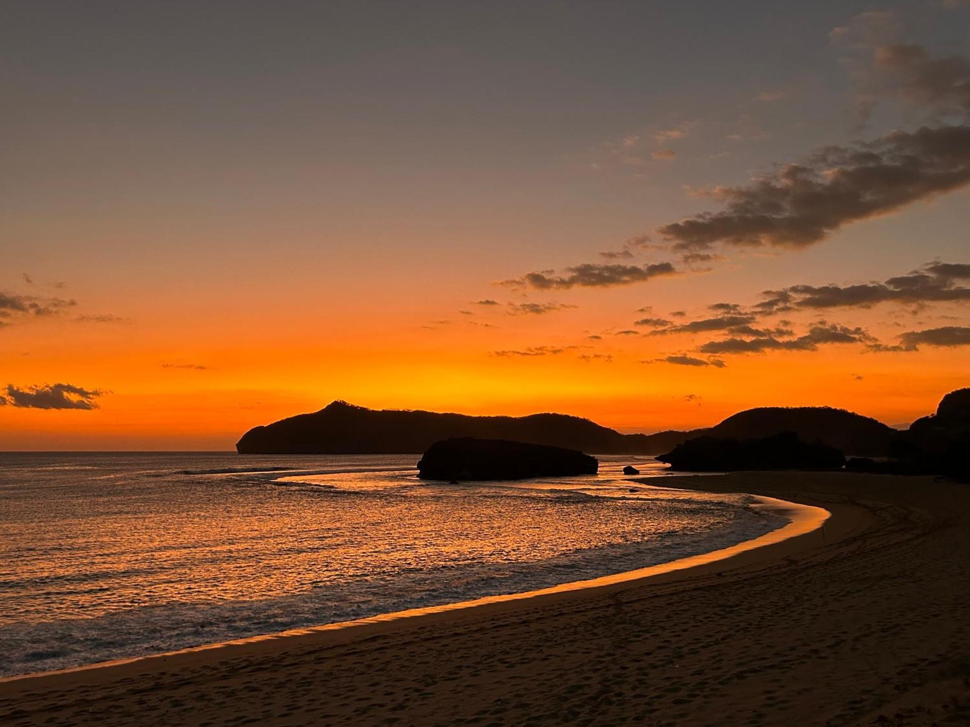 Mama Nings Beach Hotel Sekongkang Zewnętrze zdjęcie